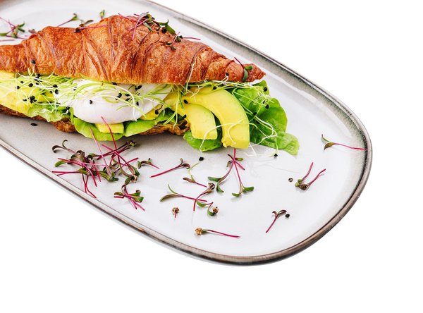 Quelles astuces pour réussir la cuisson parfaite des œufs pochés dans un brunch café?